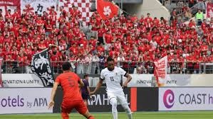 太倒霉了！罗学文球落水池长草地艰难找回 精彩救球上果岭